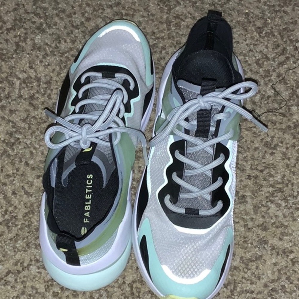 Fabletics sneaker w7 used worn a few times.
